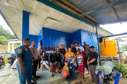 Polisi evakuasi 13 penumpang speedboat alami mogok mesin