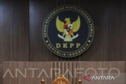Langgar KEPP, DKPP sanksi Komisioner Bawaslu Wajo tak layak penyelenggara