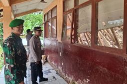 Disdik Garut memastikan siswa tetap belajar meski sekolahnya ambruk