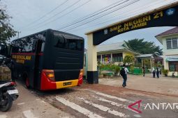 Brimob Jambi sediakan bus sekolah gratis untuk pelajar
