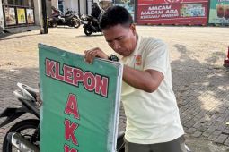 Satpol PP Denpasar tertibkan media promosi ganggu estetika