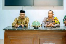 Wabup Morut pimpin rapat untuk tetap memelihara kedamaian pasca bentrok warga Desa Keuno dan Bimor Jaya