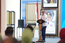 Gubernur ingatkan istri pejabat di Sulbar agar bijak bermedsos