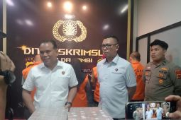 Polda Jambi serahkan tersangka dan barang bukti Rp8,4 miliar kasus korupsi pendidikan