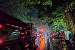 Perjalanan dua KA di Daop Jember terganggu akibat truk terguling