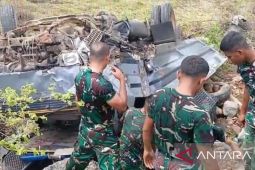 Truk Dalmas milik Polres Dompu angkut amunisi TNI terguling di tanjakan Moti Toi