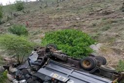 Truk Dalmas pengangkut amunisi TNI terguling di Dompu