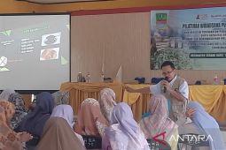 Pelaku UMKM Bekasi dilatih membuat sabun ramah lingkungan