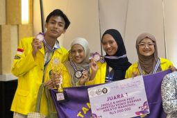 Mahasiswa FKM UI meraih juara pertama pada The 4TH IPHO 2025