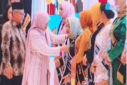 Bunda PAUD Kotim terima penghargaan dari Mendikdasmen