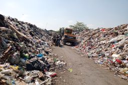 Penampungan sampah di TPST Sandubaya Mataram bersifat sementara