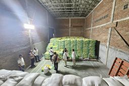 Satgas pangan gerebek gudang beras oplosan di wilayah Lombok Timur