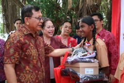 Pemkab Buleleng bagikan 5.223 paket perlengkapan sekolah bagi siswa