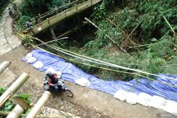 BPBD Tulungagung tangani dua titik longsor di lereng Gunung WIlis
