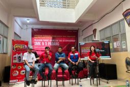 Telkomsel x Enduro Goes to School perdana digelar di Padang