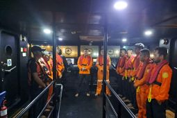 Tim SAR evakuasi KM Jayasena mati mesin di perairan Ujung Kulon