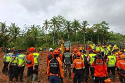 DMC Dompet Dhuafa bantu pencarian korban tanah longsor di Desa Cibeunying Cilacap