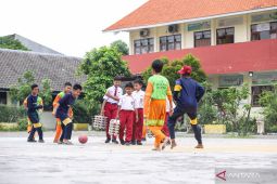 SPPG Polres Gresik sajikan menu khas nasi krawu bagi penerima manfaat