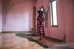 Dampak pergerakan tanah di Kabupaten Bandung Barat