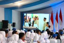 Presiden Prabowo luncurkan smartboard untuk sekolah