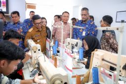 Gubernur Andra Soni minta perusahaan bentuk koperasi karyawan