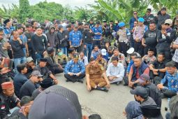 Badan Kesbangpol Banten monitor unjuk rasa warga Bojonegara-Pulau Ampel
