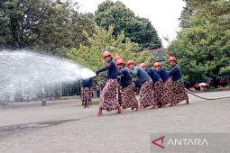 Puluhan abdi dalem Keraton Yogyakarta dilatih menghadapi bahaya kebakaran