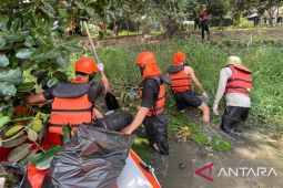 Mapala Siginjai UNJA gelar aksi bersih Danau Kampus