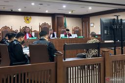 Mantan Sekretaris MA Nurhadi didakwa terima gratifikasi Rp137,16 M