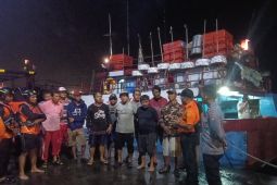 Basarnas Ternate evakuasi ABK KM Jeni Jaya 05 alami kerusakan mesin