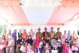 PKK Paluta beri makanan tambahan puluhan balita berisiko stunting di Pagaran Tonga