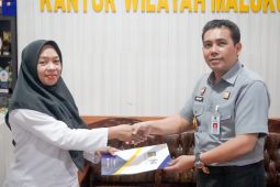 Kemenkum Malut Serahkan Sertifikat Merek Terdaftar