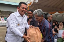 2.000 paket sembako bantuan Pemprov Kepri disalurkan ke masyarakat