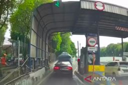 Ditlantas Polda Metro Jaya selidiki mobil mewah penerobos gerbang Tol Simatupang