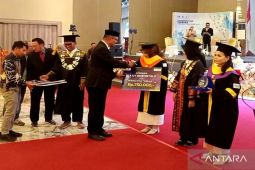 Gubernur Gorontalo sebut lulusan UT adalah pejuang sejati