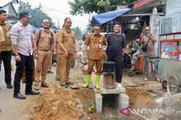 Wabup Belitung tinjau pekerjaan drainase Pasar Hatta
