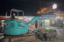 Atasi banjir di SDN Pamarayan, Pemkab Serang turunkan alat berat