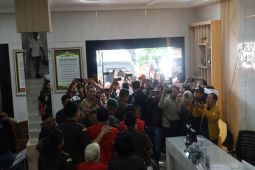 Kejari tetapkan 4 pejabat KPU Karimun jadi tersangka korupsi dana hibah