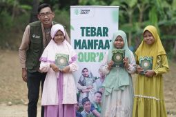 Ratusan mushaf Al-Quran disalurkan untuk santri di Pamekasan