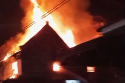 Kebakaran landa ruko kafe tiga lantai di Tamansari Jakbar