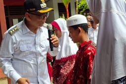 Siswa berprestasi hingga disabilitas  di Kelua terima beasiswa