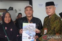 Baznas Pangkalpinang serahkan 13 sertifikat halal bantu UMKM