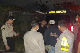 Polisi evakuasi mayat tanpa identitas di gubuk kosong Cikande