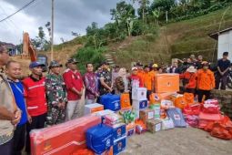 Plt. Bupati Ponorogo tinjau lokasi longsor- salurkan bantuan logistik
