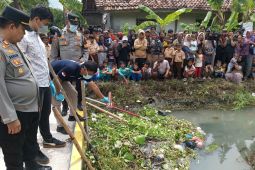Polres Karawang olah TKP temuan kerangka manusia di saluran irigasi