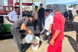 Polisi menera ulang sampel kadar BBM di Labuan Bajo