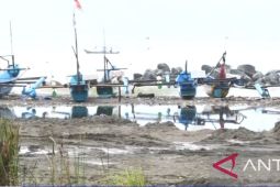 Pemprov Jabar bersama TNI AL gelar bersih-bersih pantai di Pantai Cisolok Sukabumi