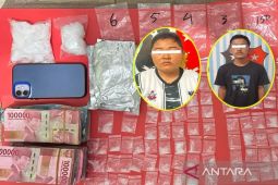 129 paket sabu dan Rp52 juta diamankan di Pujon Kapuas, seorang mahasiswa ikut terseret