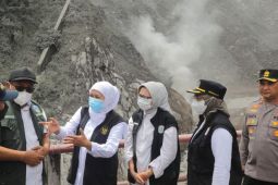 Gubernur Khofifah pimpin penanganan dampak awan panas guguran Semeru