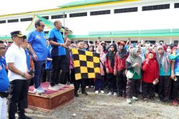 Bupati Langkat lepas gerak jalan santai Hari Guru dan HUT PGRI